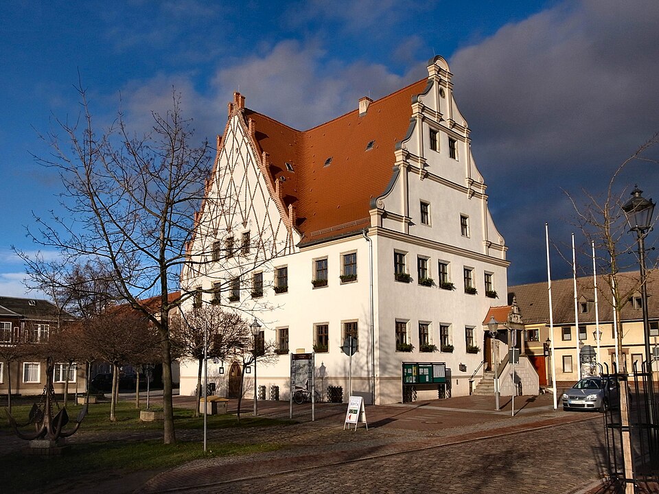 Dach-Fachbetriebe in Aken: Rathaus,town