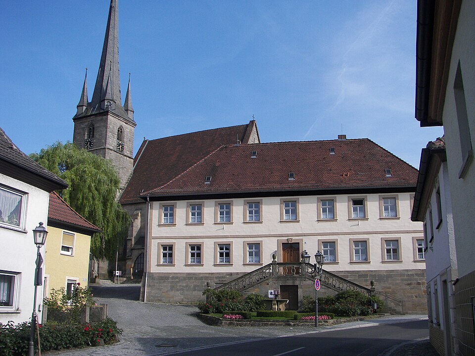 Dach-Fachbetriebe in Altenkunstadt: Pfarrhof Kirche