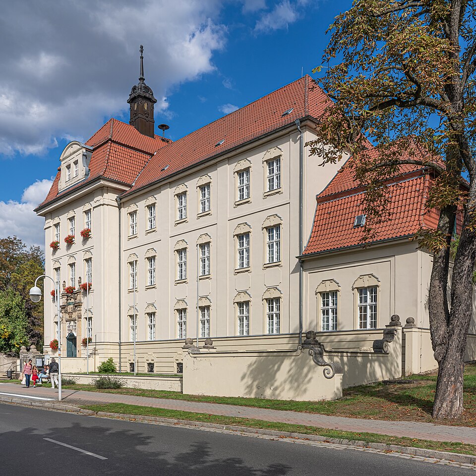 Dach-Fachbetriebe in Altlandsberg: Rathaus
