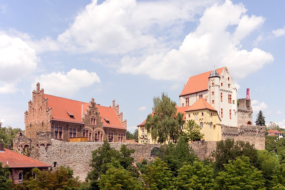 Dach-Fachbetriebe in Alzenau: Burg – Foto: Sven Teschke, Büdingen Dach-Fachbetriebe in Alzenau: Burg
