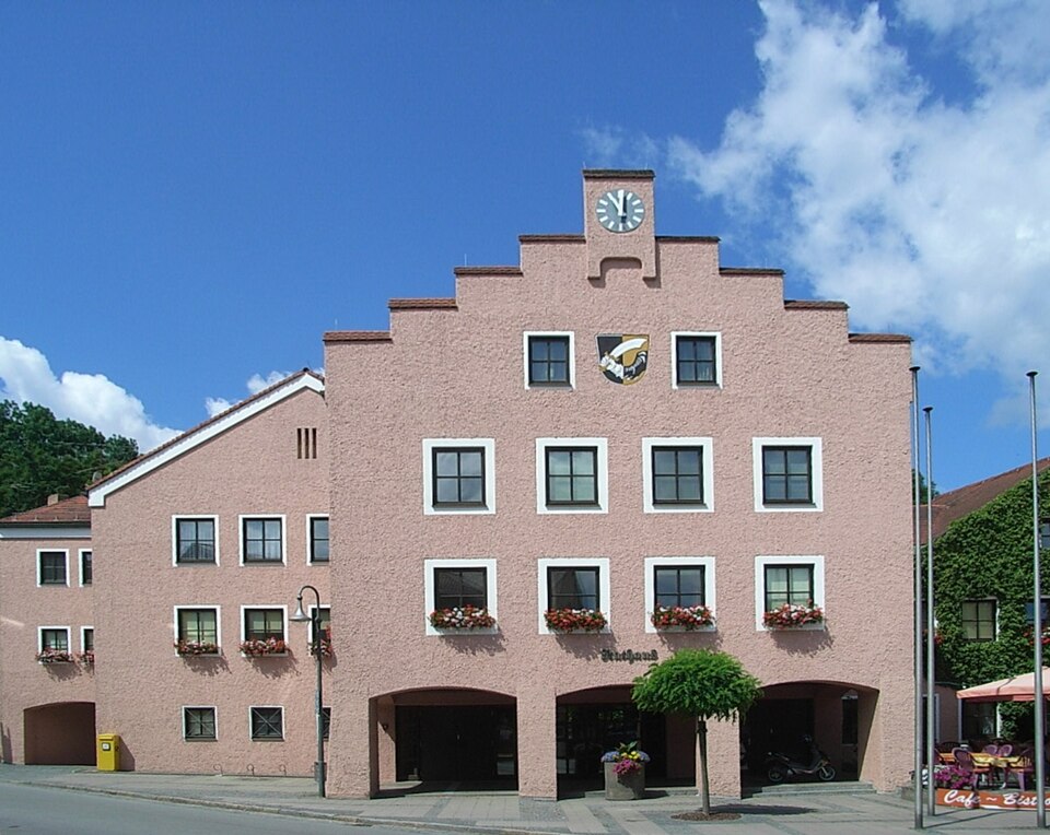 Dach-Fachbetriebe in Arnstorf: Rathaus