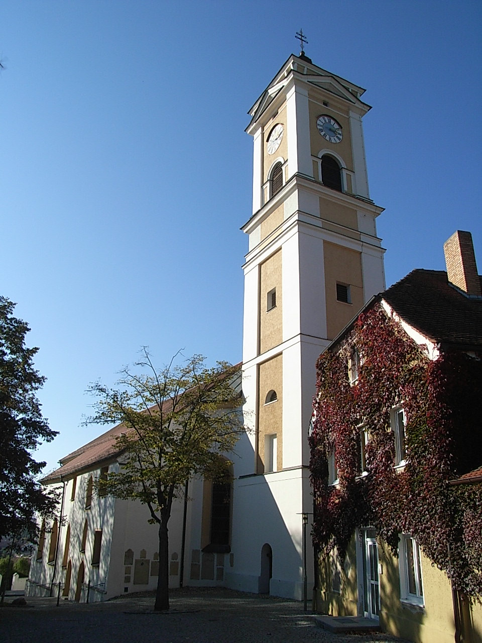 Dach-Fachbetriebe in Bad Birnbach: Pfarrkirche – Foto: Konrad Lackerbeck Dach-Fachbetriebe in Bad Birnbach: Pfarrkirche