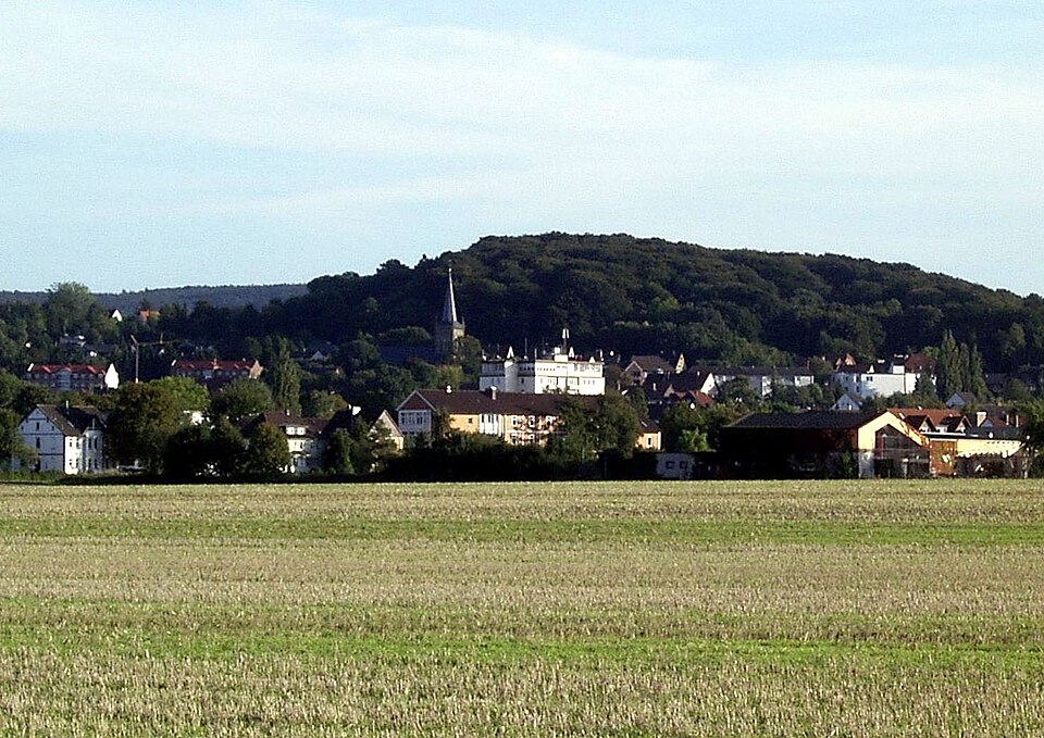 Dach-Fachbetriebe in Bad Nenndorf: Stadtansicht – Foto: Tortuosa at German Wikipedia Dach-Fachbetriebe in Bad Nenndorf: Stadtansicht