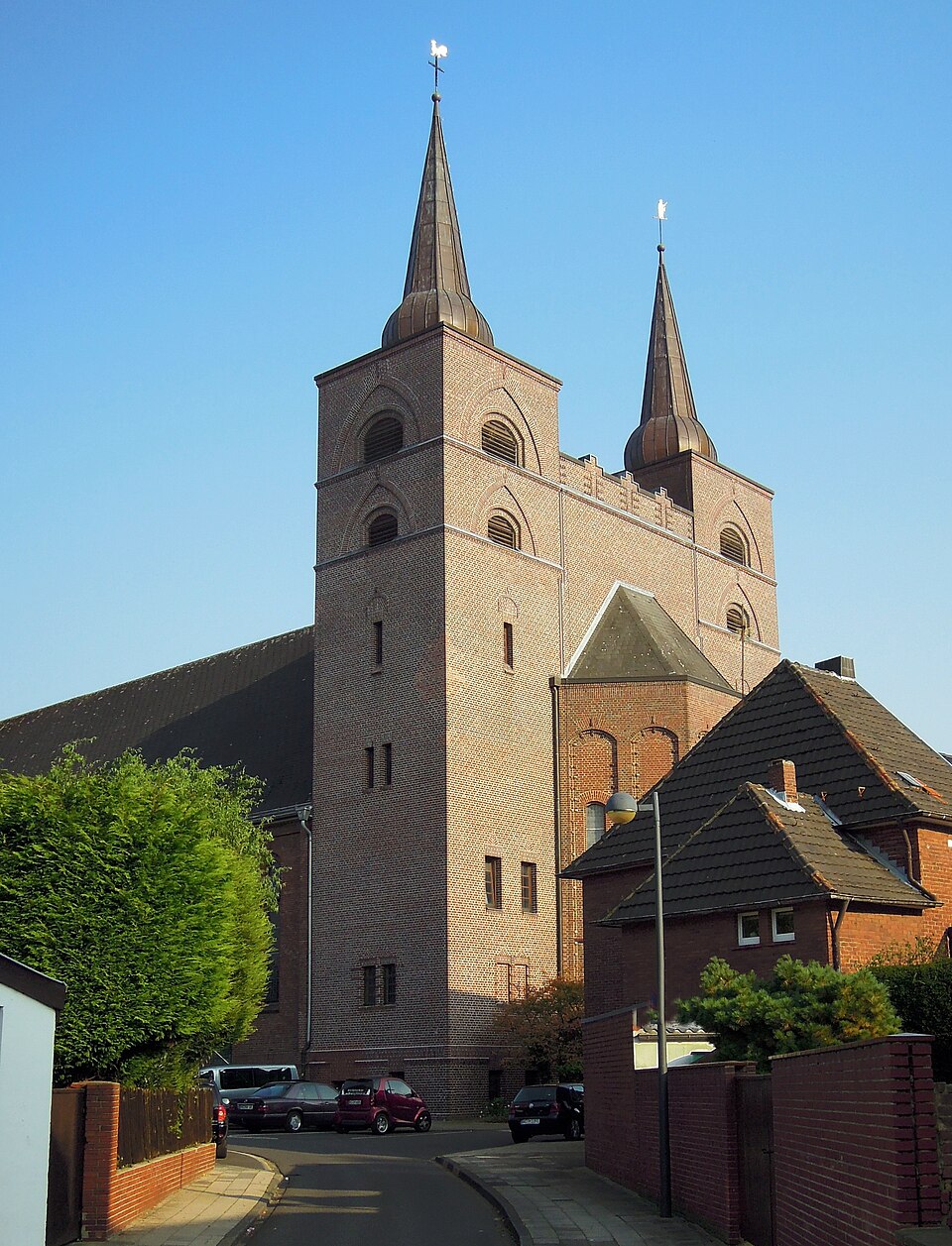 Dach-Fachbetriebe in Baesweiler: Kirche – Foto: Lokilech Dach-Fachbetriebe in Baesweiler: Kirche