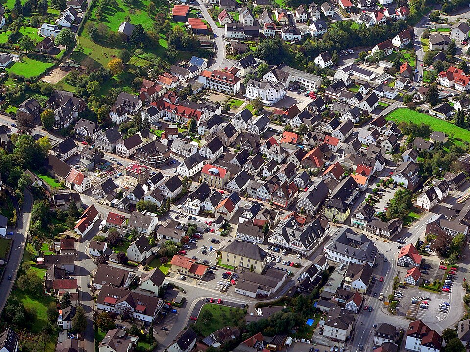 Dach-Fachbetriebe in Balve: Stadtansicht – Foto: Dr.G.Schmitz Dach-Fachbetriebe in Balve: Stadtansicht