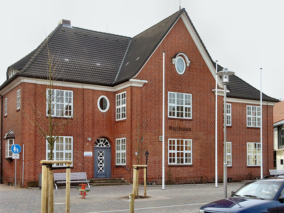 Dach-Fachbetriebe in Bargteheide: Rathaus – Foto: Lukas Riebling Dach-Fachbetriebe in Bargteheide: Rathaus