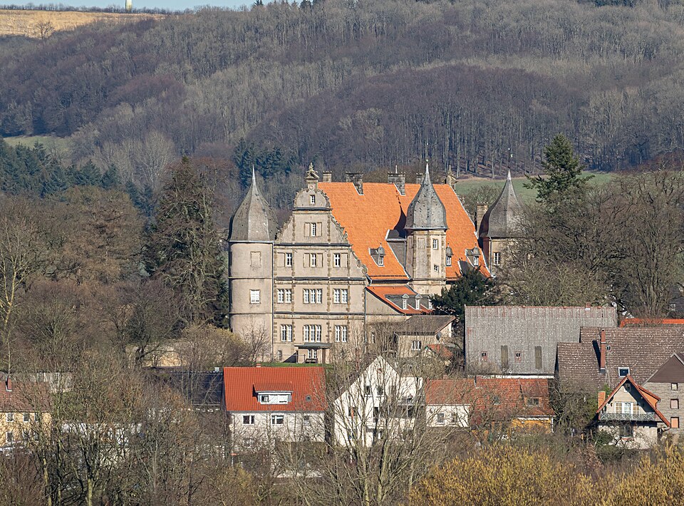 Dach-Fachbetriebe in Barntrup: Schloss – Foto: Tsungam Dach-Fachbetriebe in Barntrup: Schloss