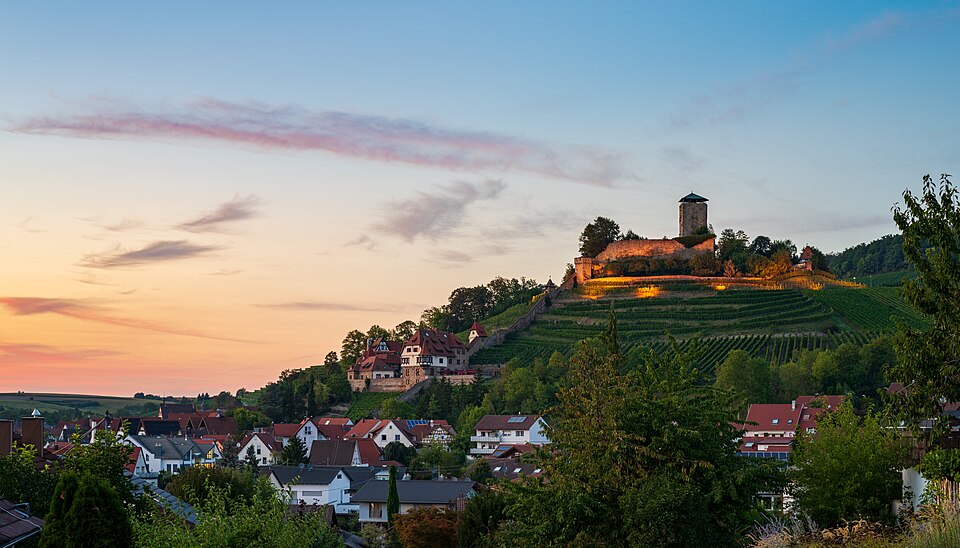 Dach-Fachbetriebe in Beilstein: Burg Hohenbeilstein und Unteres Schloss, Ansicht vom – Foto: Roman Eisele Dach-Fachbetriebe in Beilstein: Burg Hohenbeilstein und Unteres Schloss, Ansicht vom