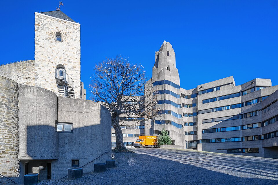 Dach-Fachbetriebe in Bergisch Gladbach: Bensberger Rathaus