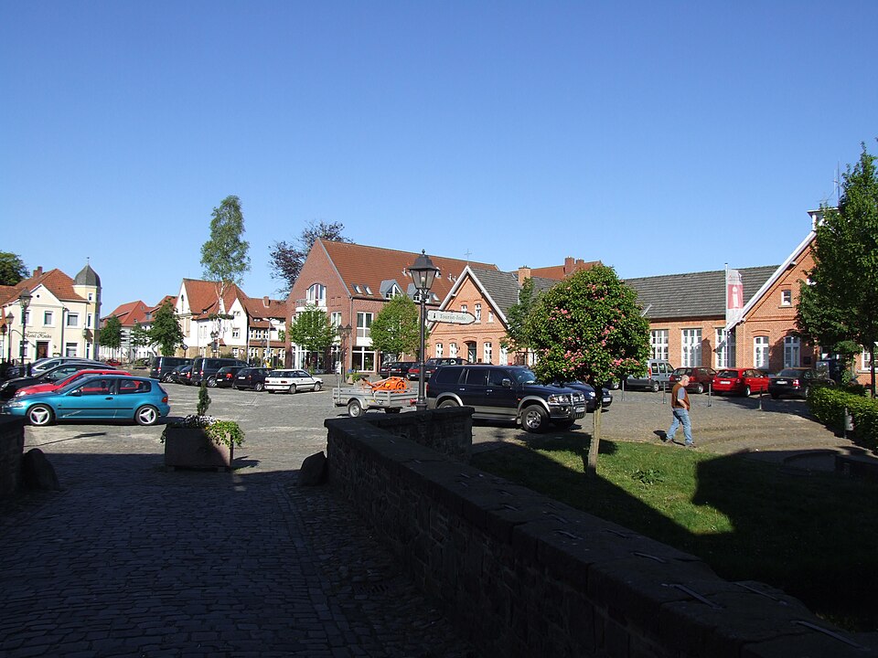 Dach-Fachbetriebe in Bersenbrück: Marktplatz – Foto: Wikimedia-Autor Dach-Fachbetriebe in Bersenbrück: Marktplatz
