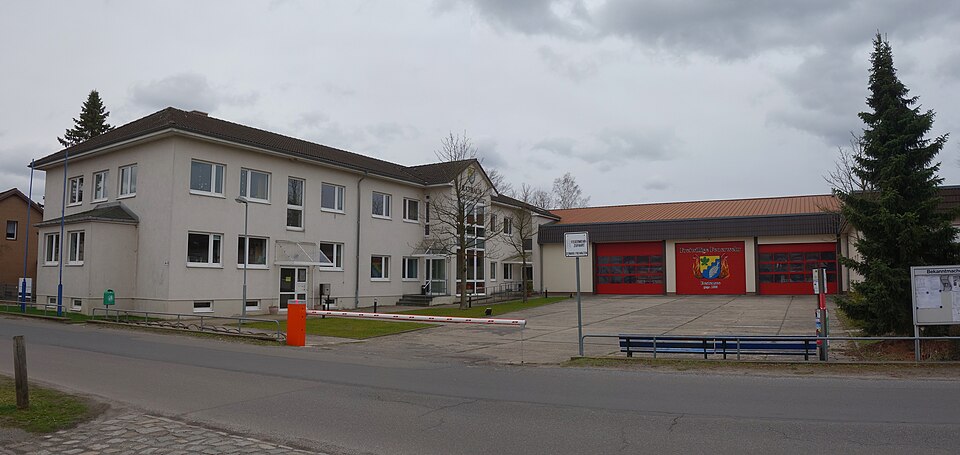 Dach-Fachbetriebe in Bestensee: Rathaus – Foto: Hans G. Oberlack Dach-Fachbetriebe in Bestensee: Rathaus