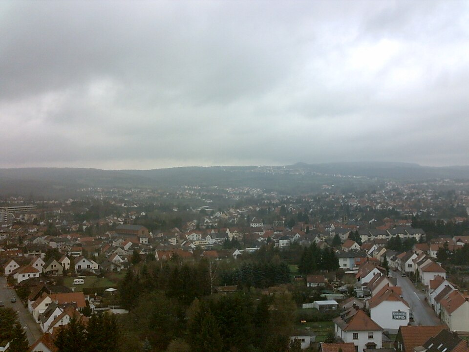 Dach-Fachbetriebe in Bexbach: Stadtansicht – Foto: Xocolatl 11:44, 22 April 2006 Dach-Fachbetriebe in Bexbach: Stadtansicht