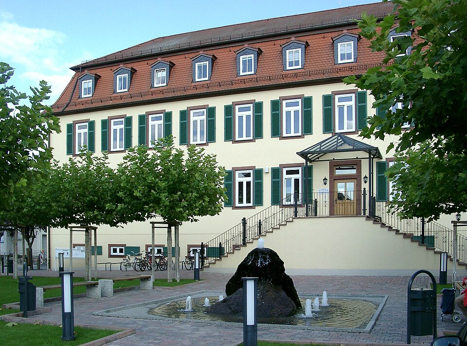 Dach-Fachbetriebe in Bickenbach: Rathaus – Foto: Rudolf Stricker Dach-Fachbetriebe in Bickenbach: Rathaus