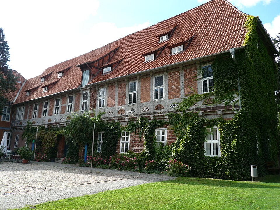 Dach-Fachbetriebe in Bleckede: ElbSchloss – Foto: Ronald Preuß Dach-Fachbetriebe in Bleckede: ElbSchloss