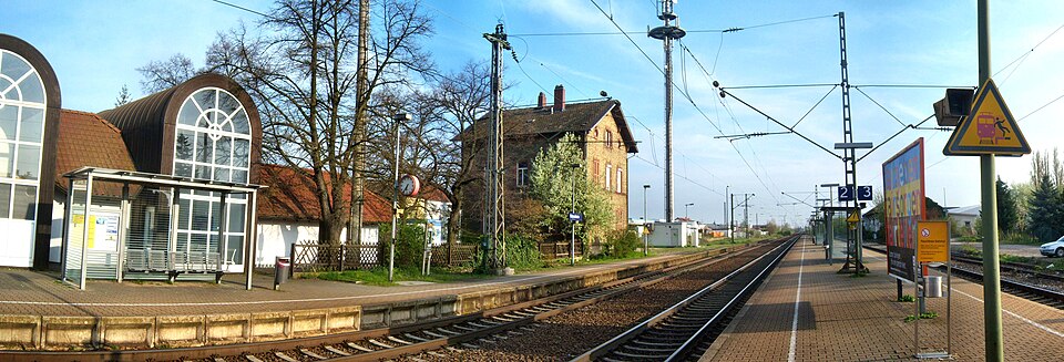 Dach-Fachbetriebe in Bobenheim-Roxheim: Roxheimer Bahnhof – Foto: Wikimedia-User Jivee Blau Dach-Fachbetriebe in Bobenheim-Roxheim: Roxheimer Bahnhof