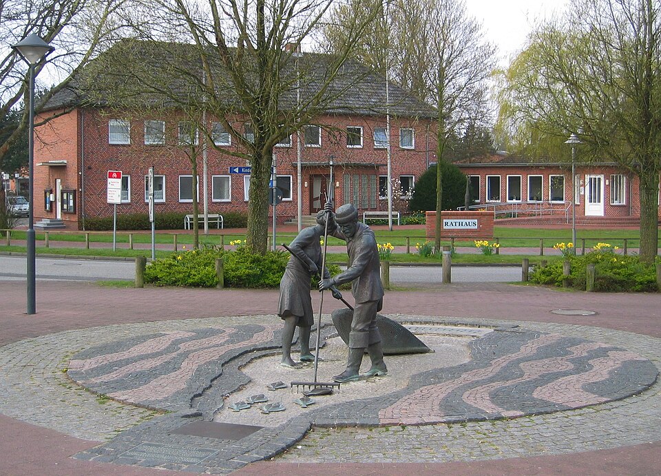 Dach-Fachbetriebe in Böhlen: St Peter Dorf Rathaus – Foto: Photo by User ES01 – de.wikipedia.org Dach-Fachbetriebe in Böhlen: St Peter Dorf Rathaus