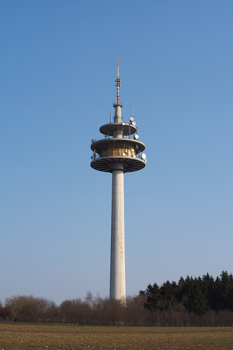 Dach-Fachbetriebe in Böhmenkirch: Fernmeldeturm – Foto: Kreuzschnabel Dach-Fachbetriebe in Böhmenkirch: Fernmeldeturm