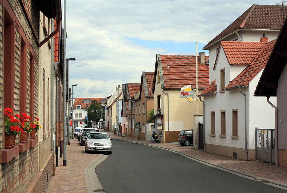 Dach-Fachbetriebe in Budenheim: Binger Strasse – Foto: Rudolf Stricker Dach-Fachbetriebe in Budenheim: Binger Strasse