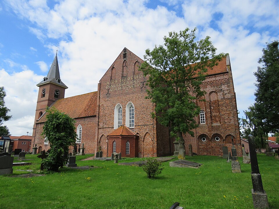 Dach-Fachbetriebe in Bunde: Sankt Martinskirche – Foto: Aikep Dach-Fachbetriebe in Bunde: Sankt Martinskirche