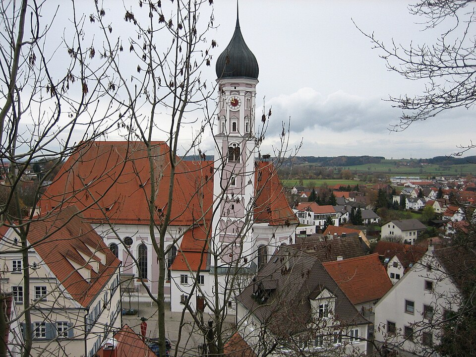 Dach-Fachbetriebe in Burgau: Blick auf Stadtpfarrkirche – Foto: Alois Wüst Dach-Fachbetriebe in Burgau: Blick auf Stadtpfarrkirche