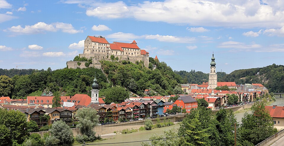 Dach-Fachbetriebe in Burghausen: Stadtansicht – Foto: C.Stadler/Bwag Dach-Fachbetriebe in Burghausen: Stadtansicht