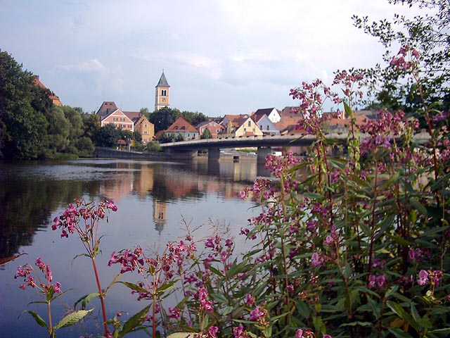 Dach-Fachbetriebe in Burglengenfeld: Naabblick-pithiviersbruecke