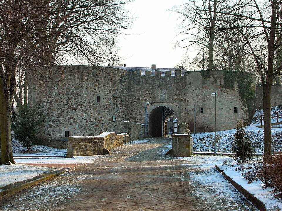 Dach-Fachbetriebe in Coppenbrügge: Burg – Foto: Perry210174 Dach-Fachbetriebe in Coppenbrügge: Burg