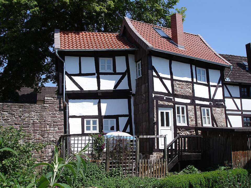 Dach-Fachbetriebe in Dassel: Ehemaliger Turm in der Stadtmauer – Foto: DRagnitz Dach-Fachbetriebe in Dassel: Ehemaliger Turm in der Stadtmauer