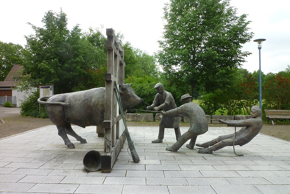 Dach-Fachbetriebe in Deißlingen: Skulptur, Hagenverwürger Brunnen