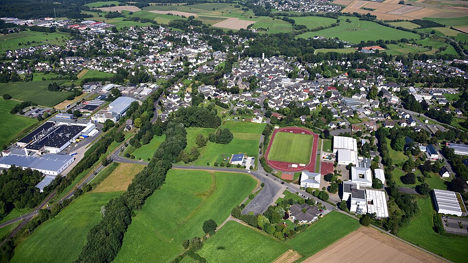 Dach-Fachbetriebe in Dierdorf: Stadtansicht – Foto: Wolkenkratzer Dach-Fachbetriebe in Dierdorf: Stadtansicht