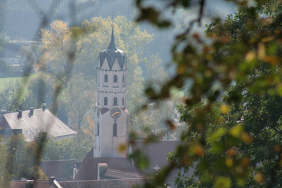 Dach-Fachbetriebe in Dinkelscherben: Kirchturm – Foto: Jackyll Dach-Fachbetriebe in Dinkelscherben: Kirchturm