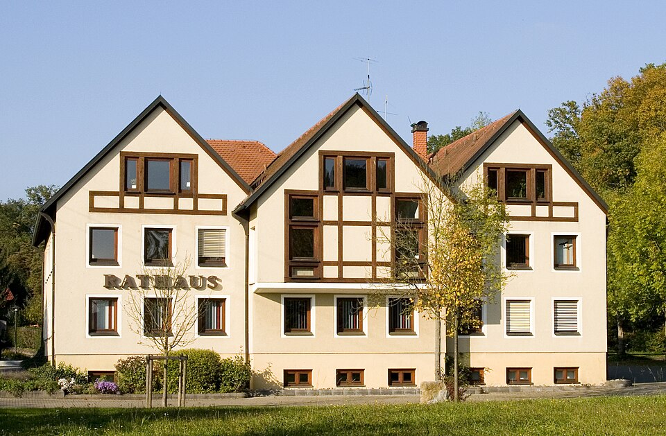 Dach-Fachbetriebe in Dittelbrunn: Rathaus – Foto: Michael Bemmerl Dach-Fachbetriebe in Dittelbrunn: Rathaus