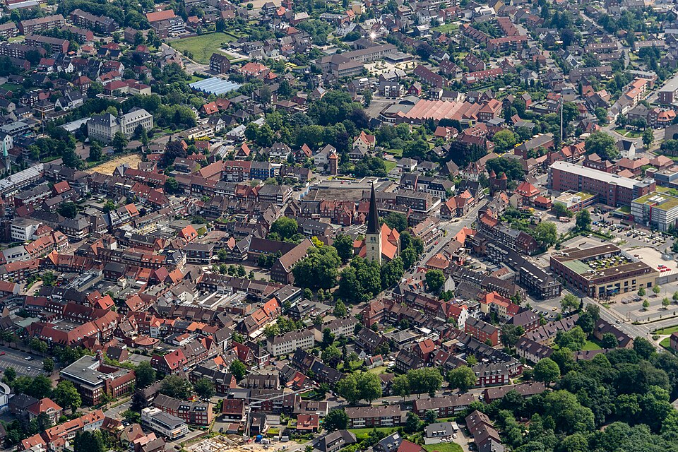 Dach-Fachbetriebe in Dülmen: St.-Viktor-Kirche – Foto: Dietmar Rabich Dach-Fachbetriebe in Dülmen: St.-Viktor-Kirche