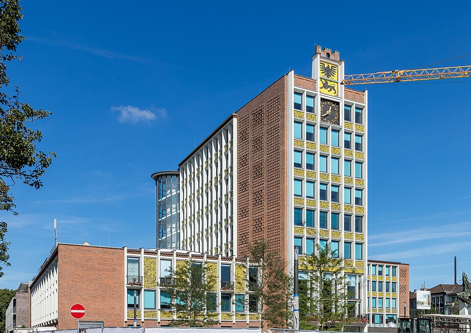 Dach-Fachbetriebe in Düren: Rathaus – Foto: Raimond Spekking Dach-Fachbetriebe in Düren: Rathaus