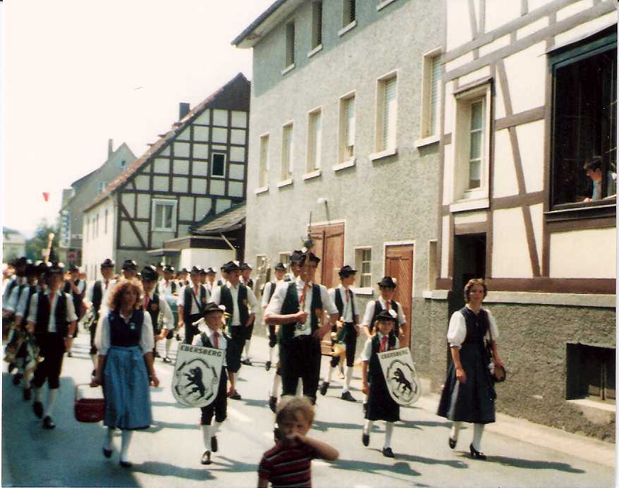 Dach-Fachbetriebe in Ebersberg: Stadtansicht – Foto: MyName ) Dach-Fachbetriebe in Ebersberg: Stadtansicht