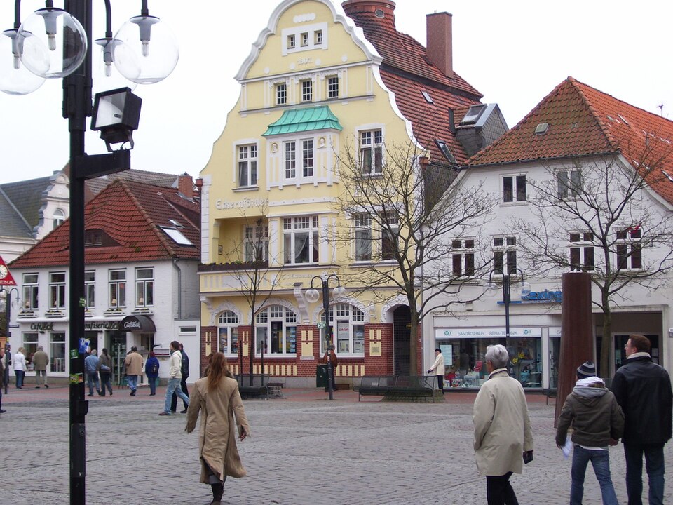Dach-Fachbetriebe in Eckernförde: Rathausmarkt – Foto: "tpfennig" = Thilo Pfennig Dach-Fachbetriebe in Eckernförde: Rathausmarkt