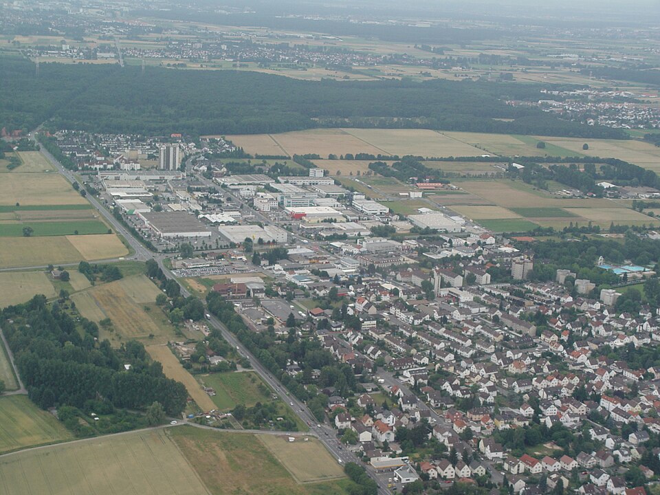 Dach-Fachbetriebe in Egelsbach: Stadtansicht – Foto: Hessische Flugplatz GmbH Egelsbach Dach-Fachbetriebe in Egelsbach: Stadtansicht