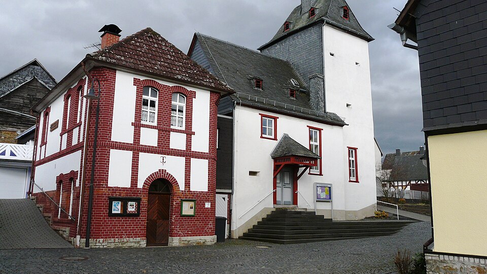 Dach-Fachbetriebe in Ehringshausen: Backhaus und Kirche