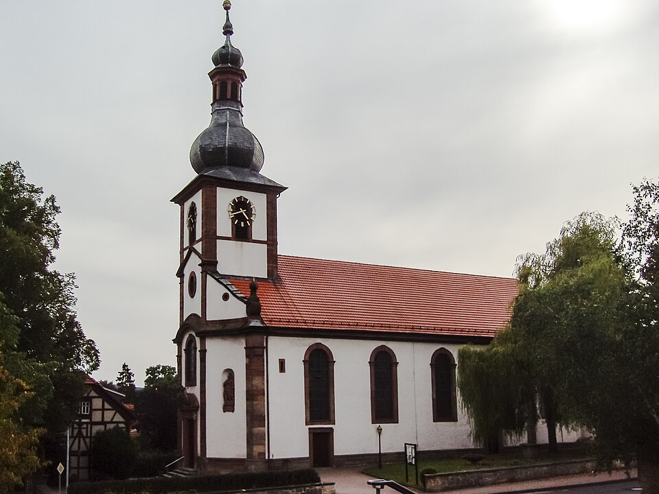 Dach-Fachbetriebe in Eiterfeld: Katholische St.-Georgs-Kirche