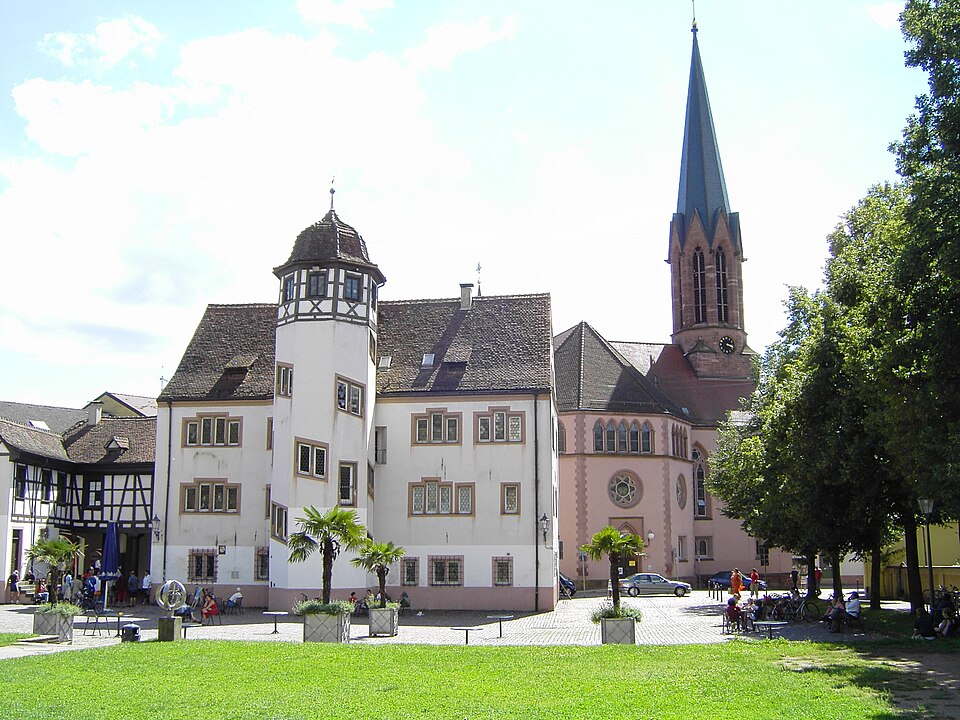 Dach-Fachbetriebe in Emmendingen: Schlossplatz mit ev Kirche