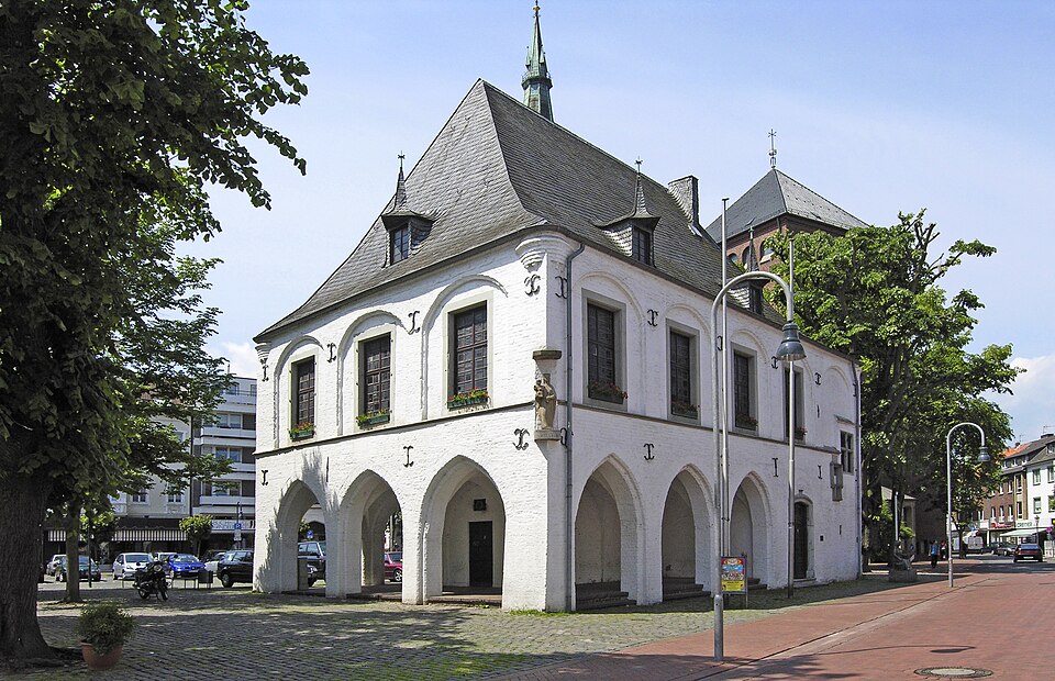 Dach-Fachbetriebe in Erkelenz: Altes Rathaus – Foto: Wikimedia-Autor Dach-Fachbetriebe in Erkelenz: Altes Rathaus