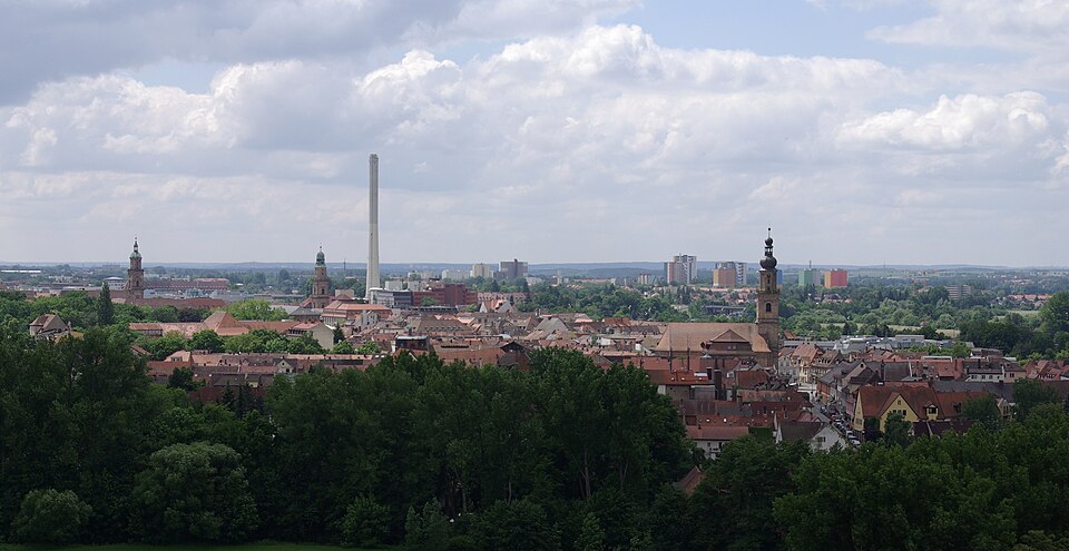 Dach-Fachbetriebe in Erlangen: Blick vom Burgberg auf die Innenstadt – Foto: Janericloebe Dach-Fachbetriebe in Erlangen: Blick vom Burgberg auf die Innenstadt