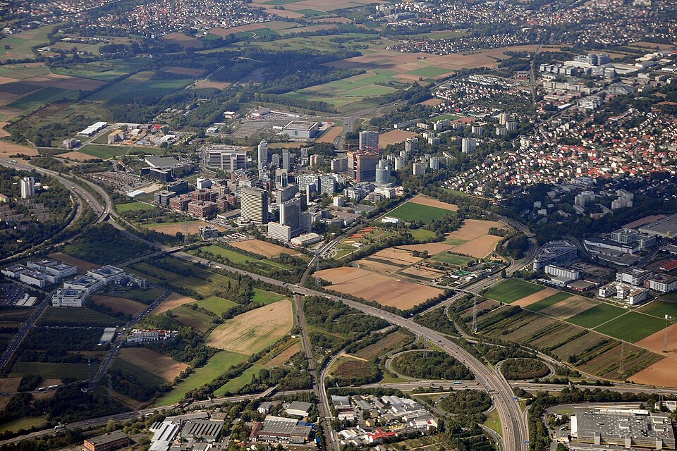 Dach-Fachbetriebe in Eschborn: Stadtansicht – Foto: MaLe76 Dach-Fachbetriebe in Eschborn: Stadtansicht