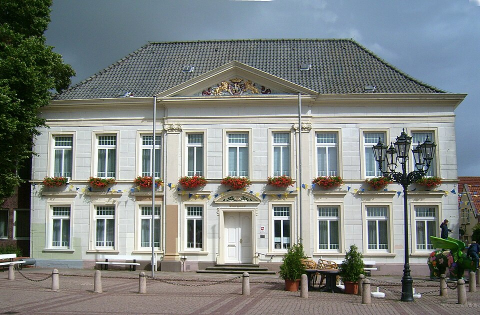 Dach-Fachbetriebe in Esens: Rathaus