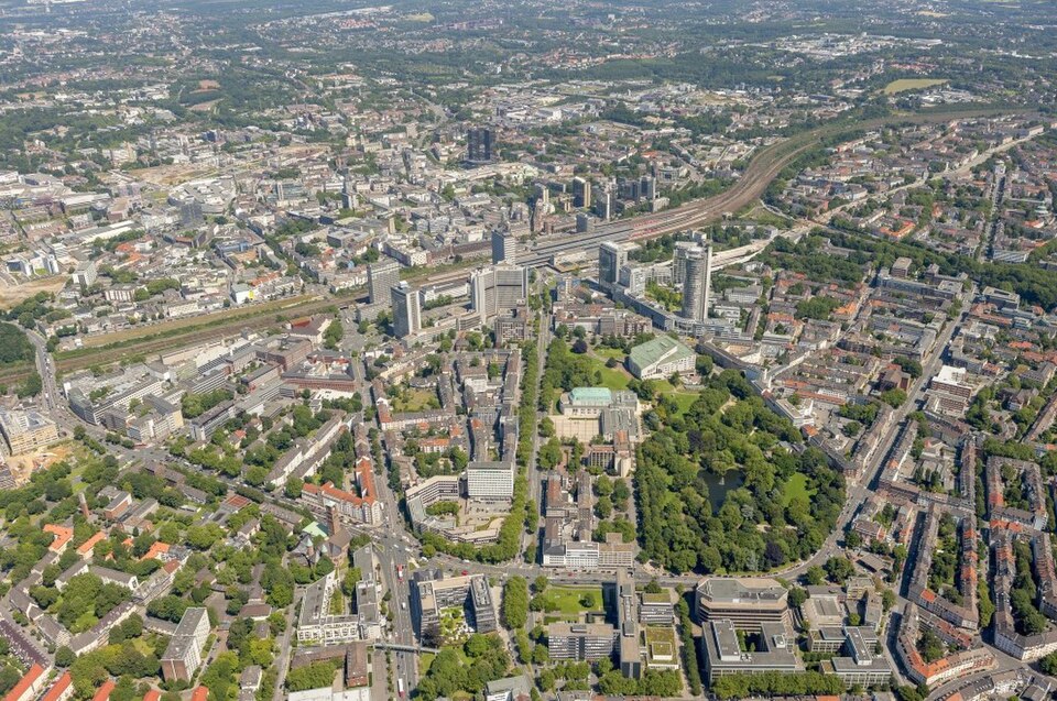 Dach-Fachbetriebe in Essen: Stadtansicht – Foto: Drdavid41 Dach-Fachbetriebe in Essen: Stadtansicht