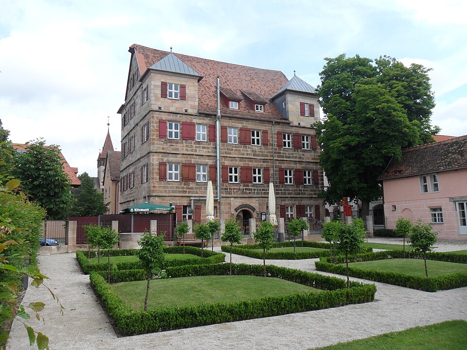 Dach-Fachbetriebe in Feucht: Tucherschloss in der Hauptstraße – Foto: Aarp65 Dach-Fachbetriebe in Feucht: Tucherschloss in der Hauptstraße