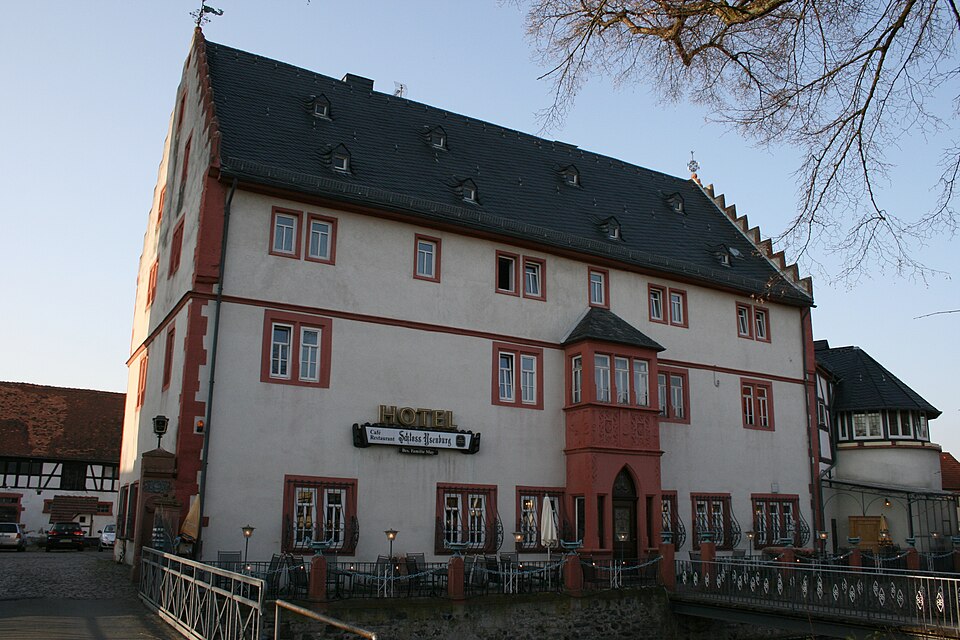 Dach-Fachbetriebe in Florstadt: Staden Schloss – Foto: Haselburg-müller Dach-Fachbetriebe in Florstadt: Staden Schloss
