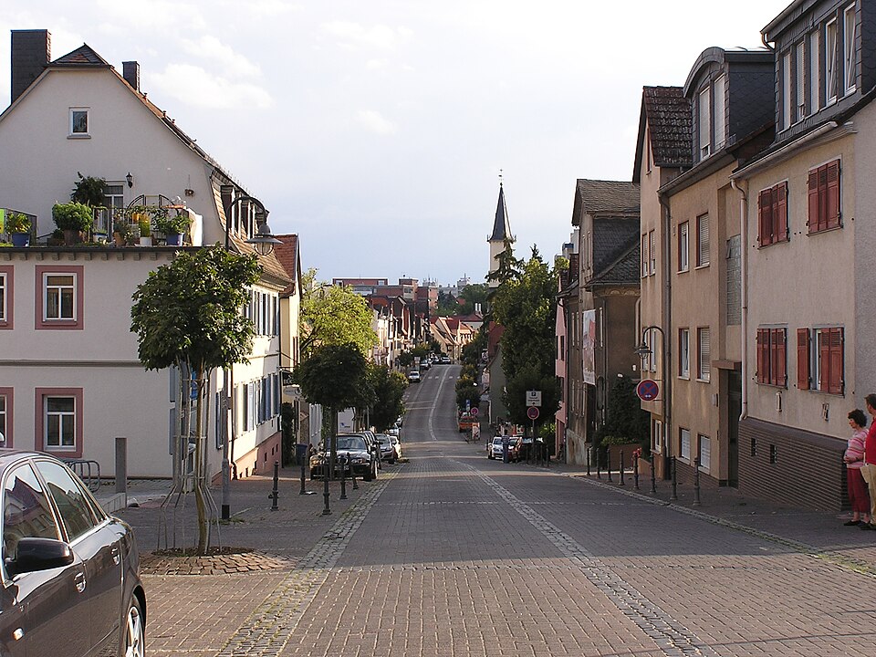 Dach-Fachbetriebe in Friedrichsdorf: TS Hugenottenstrasse – Foto: MdE Dach-Fachbetriebe in Friedrichsdorf: TS Hugenottenstrasse