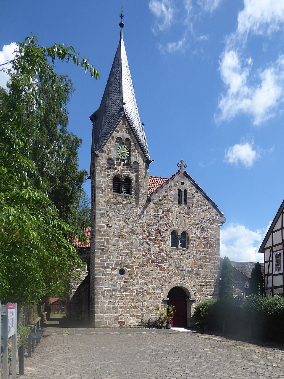 Dach-Fachbetriebe in Fuldatal: Stadtansicht – Foto: Rendor Thuces Al'Nachkar Dach-Fachbetriebe in Fuldatal: Stadtansicht