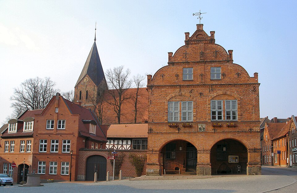 Dach-Fachbetriebe in Gadebusch: Rathaus – Foto: Schiwago Dach-Fachbetriebe in Gadebusch: Rathaus